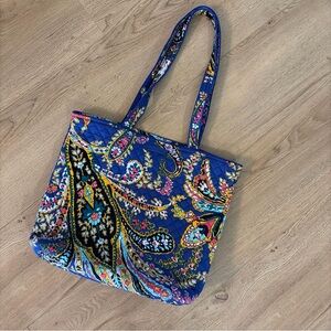 VERA BRADLEY Iconic Quilted Floral Blue Tote Bag in Romantic Paisley
